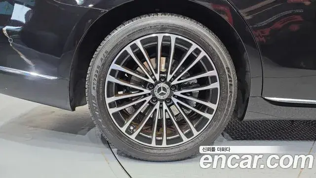 Mercedes-Benz S-Class 2021 — Photo 1/33