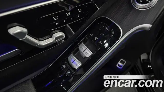 Mercedes-Benz S-Class 2021 — Photo 27/33