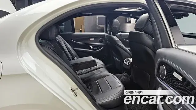 Mercedes-Benz E-Class 2020 — Фото 11/20