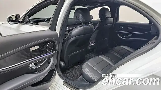 Mercedes-Benz E-Class 2020 — Фото 12/20