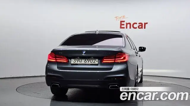 BMW 5 Series 2018 — ფოტო 20/20