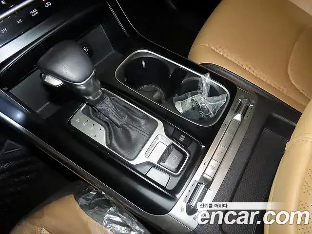 Kia Carnival 2021 — Фото 12/20
