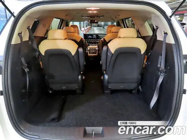Kia Carnival 2021 — Фото 16/20