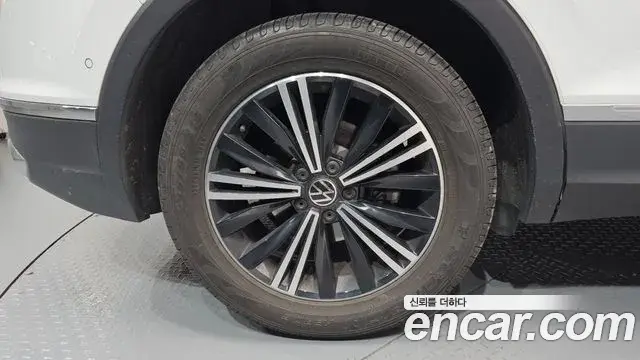 Volkswagen Tiguan 2021 — ფოტო 1/33