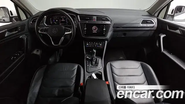Volkswagen Tiguan 2021 — ფოტო 32/33