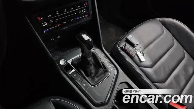 Volkswagen Tiguan 2021 — ფოტო 29/33