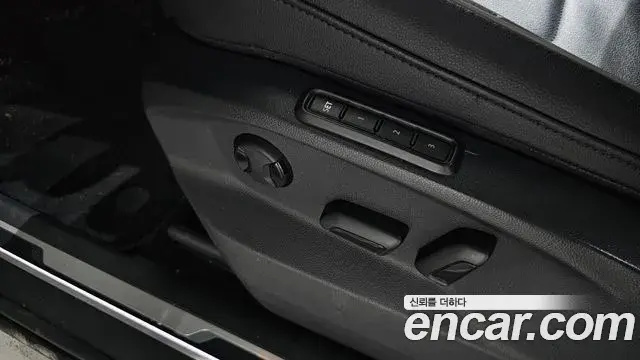 Volkswagen Tiguan 2021 — ფოტო 13/33