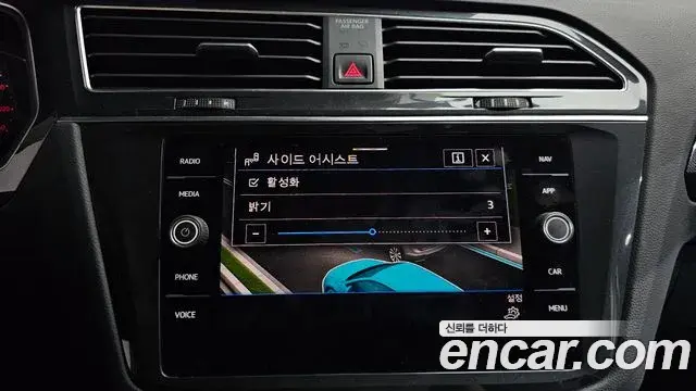 Volkswagen Tiguan 2021 — ფოტო 17/33