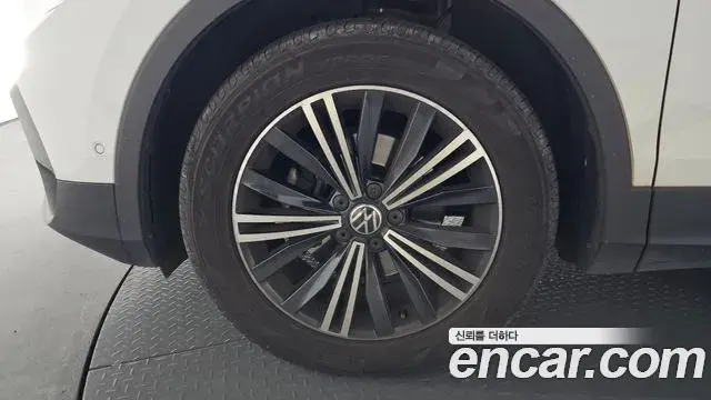 Volkswagen Tiguan 2021 — ფოტო 6/33