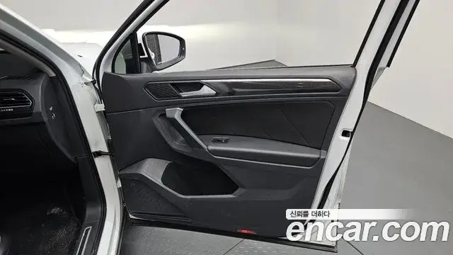 Volkswagen Tiguan 2021 — ფოტო 28/33