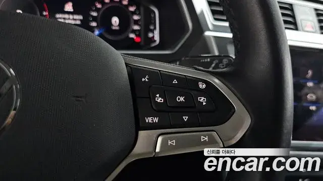 Volkswagen Tiguan 2021 — ფოტო 16/33