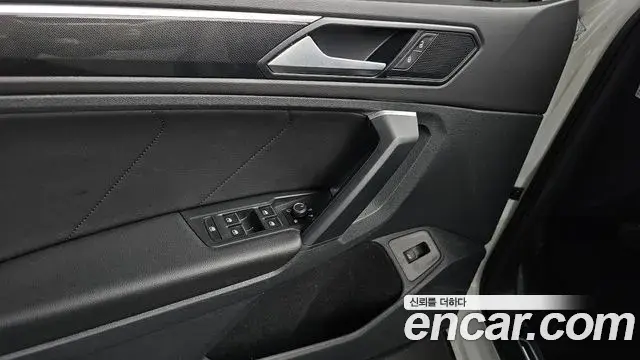 Volkswagen Tiguan 2021 — ფოტო 23/33