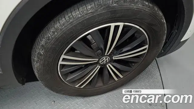 Volkswagen Tiguan 2021 — ფოტო 3/33