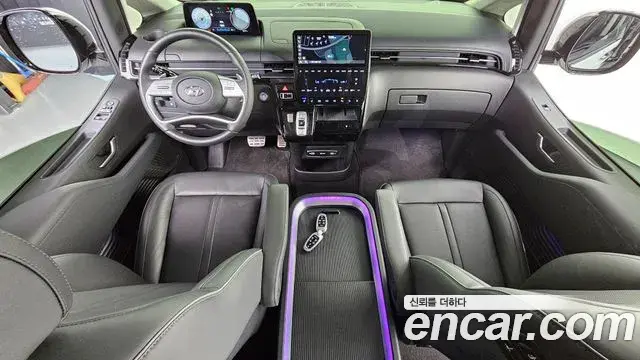 Hyundai Staria 2023 — Photo 17/20