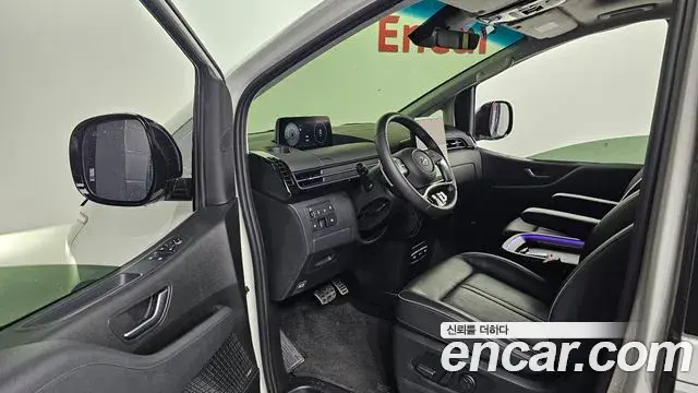 Hyundai Staria 2023 — Photo 15/20