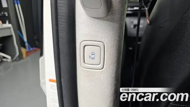 Hyundai Staria 2023 — Photo 9/20