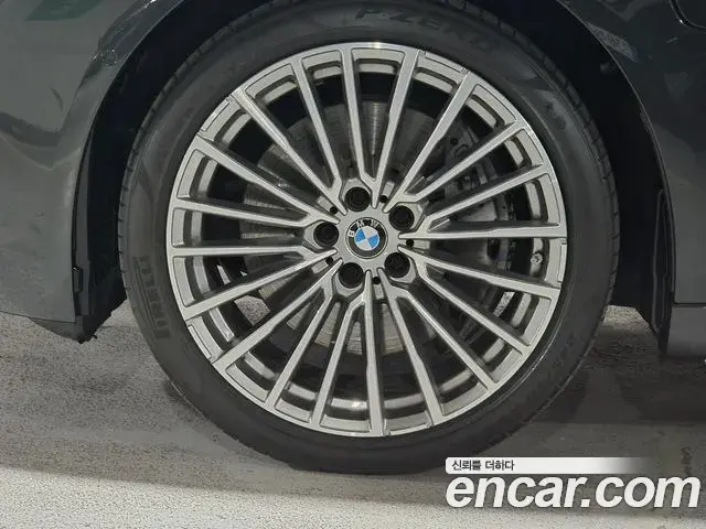 BMW 7 Series 2021 — ფოტო 15/20