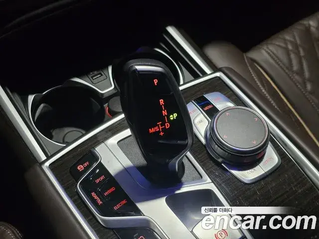 BMW 7 Series 2021 — ფოტო 7/20