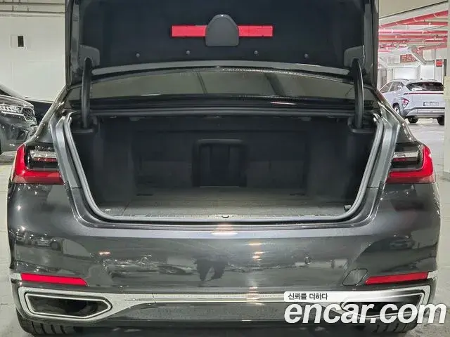 BMW 7 Series 2021 — ფოტო 18/20