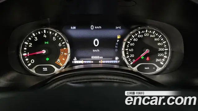 Jeep Renegade 2021 — Фото 8/20