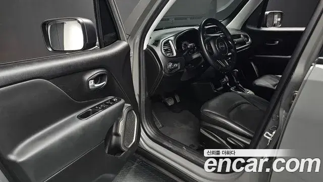 Jeep Renegade 2021 — Фото 11/20