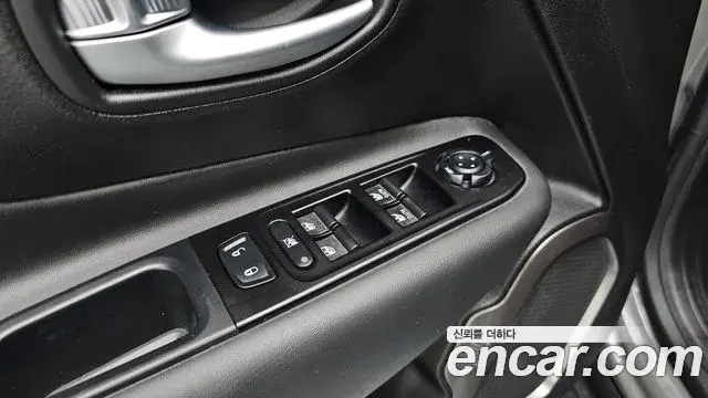 Jeep Renegade 2021 — Фото 18/20