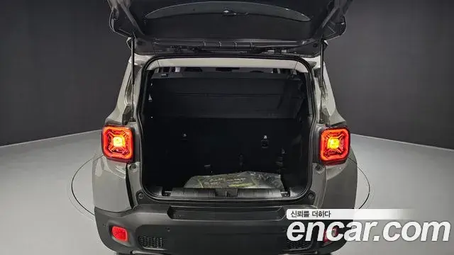 Jeep Renegade 2021 — Фото 20/20