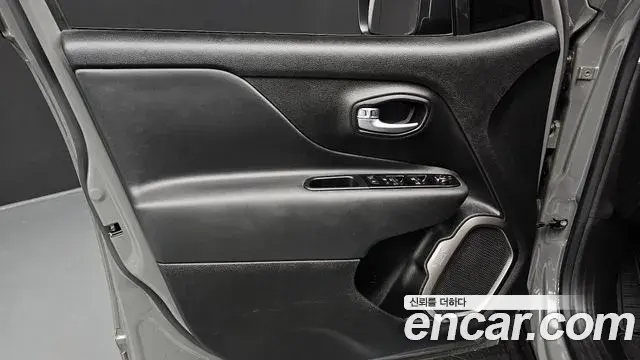 Jeep Renegade 2021 — Photo 4/30