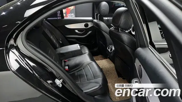 Mercedes-Benz C-Class 2020 — Şəkil 18/31