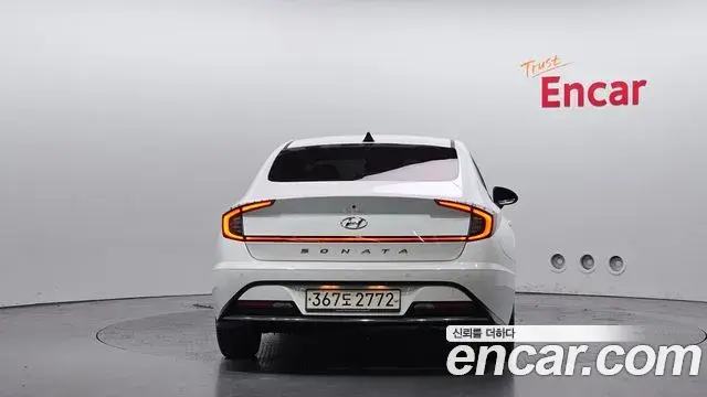 Hyundai Sonata Hybrid 2020 — Photo 17/30