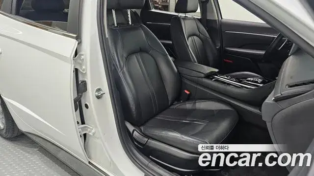 Hyundai Sonata Hybrid 2020 — Photo 23/30