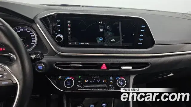 Hyundai Sonata Hybrid 2020 — Photo 12/30