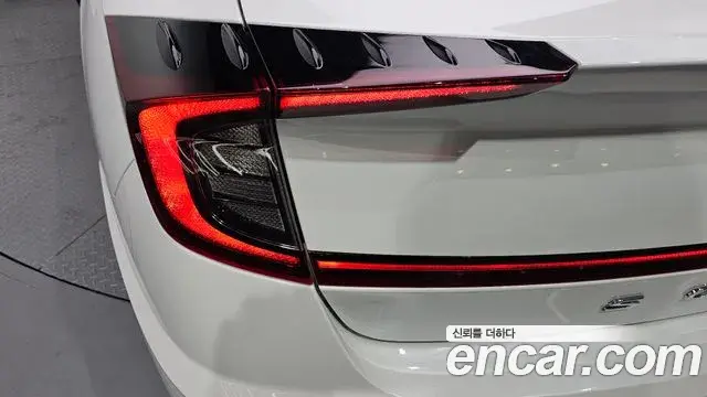 Hyundai Sonata Hybrid 2020 — Photo 28/30