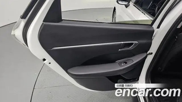 Hyundai Sonata Hybrid 2020 — Photo 6/30