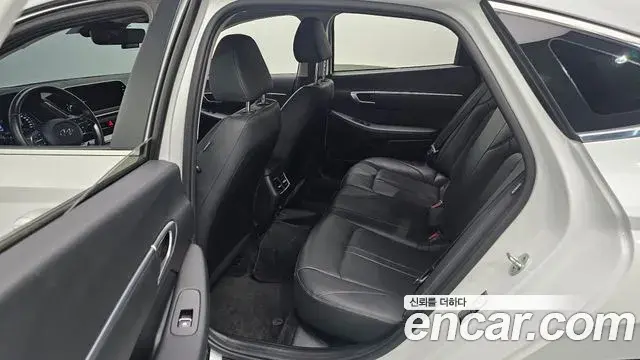 Hyundai Sonata Hybrid 2020 — Photo 24/30