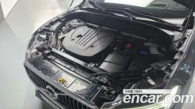 Volvo XC60 2021 — Şəkil 27/30