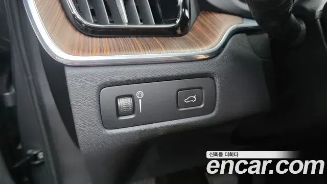 Volvo XC60 2021 — Şəkil 16/30