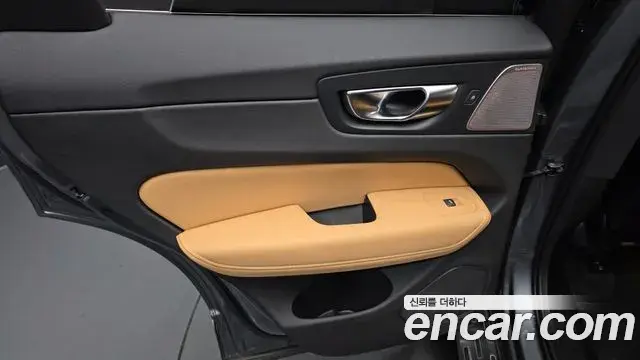 Volvo XC60 2021 — Şəkil 28/30
