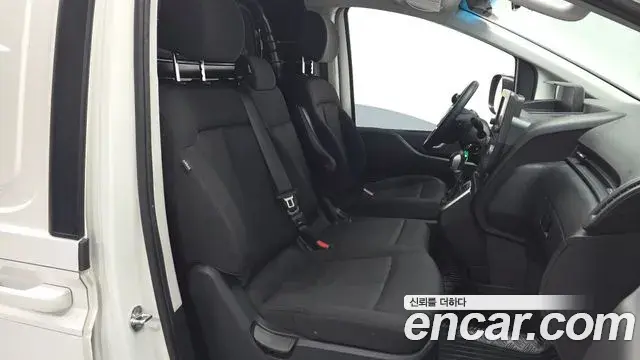 Hyundai Staria 2022 — Photo 2/30