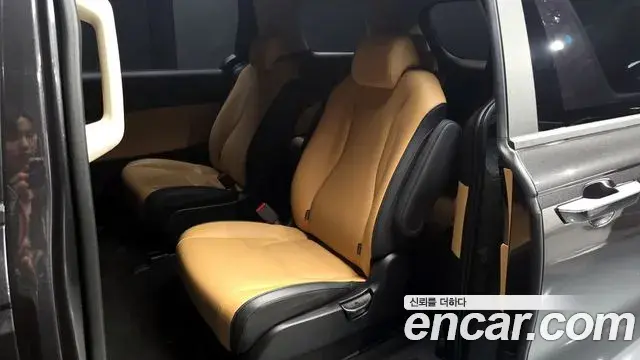 Kia Carnival 2022 — Фото 12/20