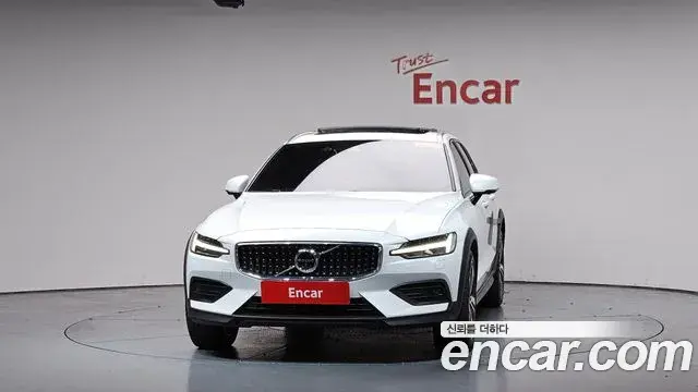 Volvo V60 Cross Country 2020 — ფოტო 25/37
