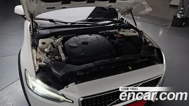 Volvo V60 Cross Country 2020 — ფოტო 6/37