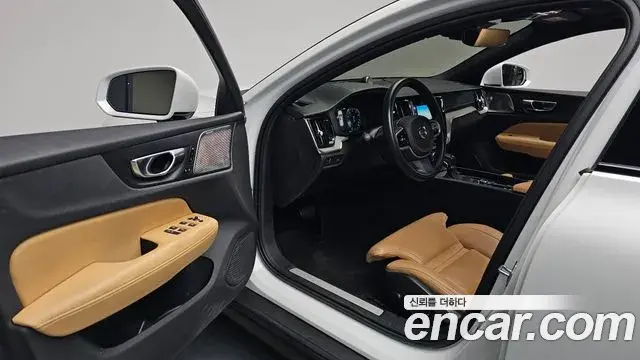 Volvo V60 Cross Country 2020 — ფოტო 2/37