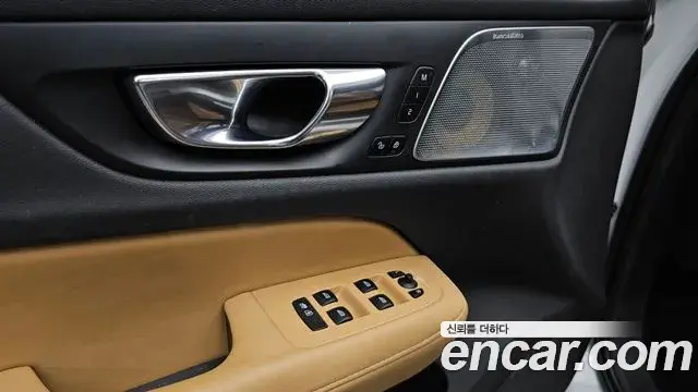 Volvo V60 Cross Country 2020 — ფოტო 11/37
