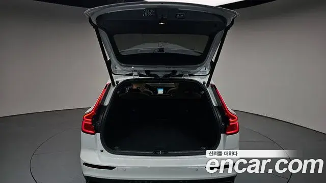 Volvo V60 Cross Country 2020 — ფოტო 8/37