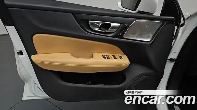 Volvo V60 Cross Country 2020 — ფოტო 21/37
