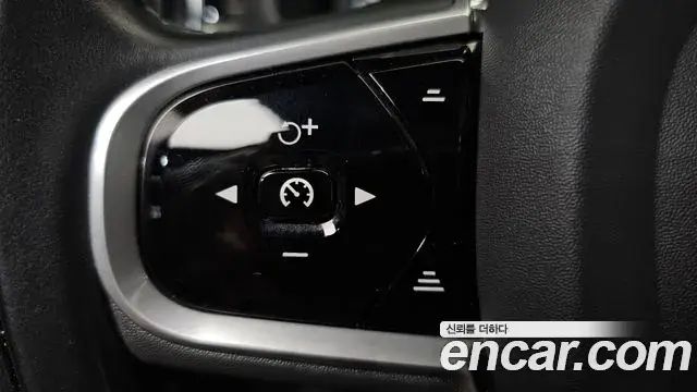 Volvo V60 Cross Country 2020 — ფოტო 28/37