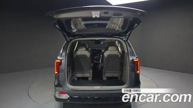 Kia Carnival 2021 — ფოტო 15/20