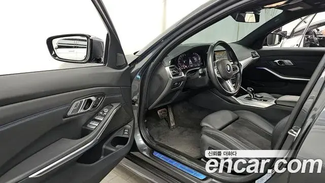 BMW 3 Series 2021 — Photo 17/20