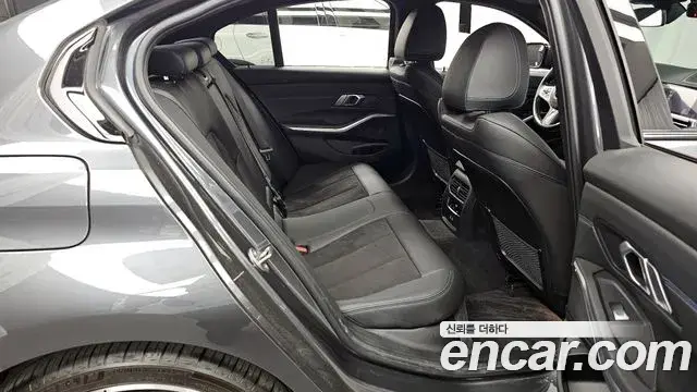 BMW 3 Series 2021 — Photo 12/20
